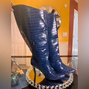 NWOT Shoe Dazzle Night Is Young Asymmetrical Stiletto Boot. Size 11